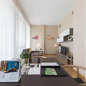  Apartment Hemeras Boutique Homes - Design Near Duomo Cathedral Italy